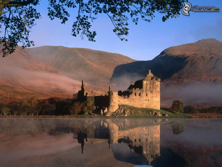 Eilean Donan, Skottland, slott vid vatten, spegling