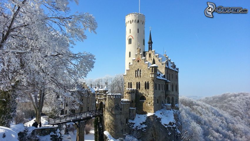 Lichtenstein Castle, snöigt landskap