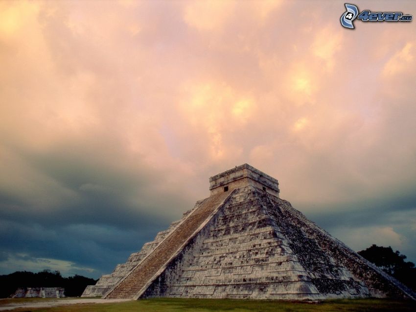 Mayernas pyramid El Castillo, Chichen Itza, Mexiko