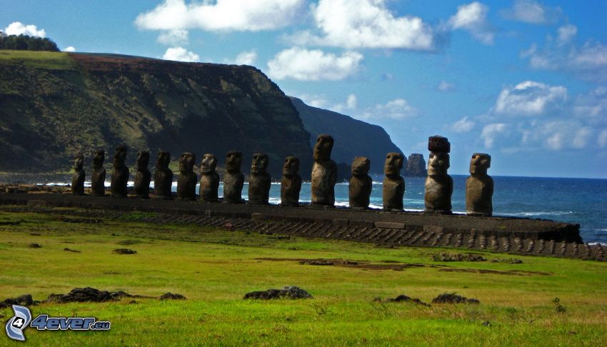 Moai statyerna, påsköarna, hav, klippor vid kusten