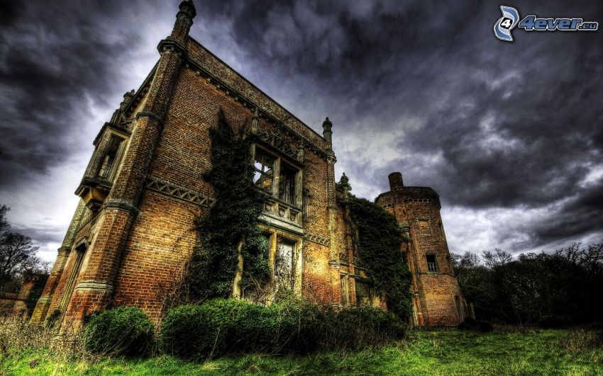 Rougham Hall, övergivet hus, mörk himmel, HDR