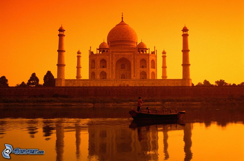 Taj Mahal, båt på flod, orange himmel