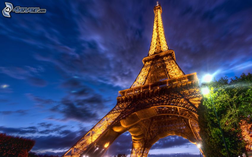 upplysta Eiffeltornet