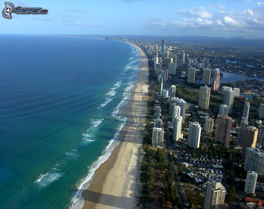 Gold Coast, sandstrand, skyskrapor, öppet hav