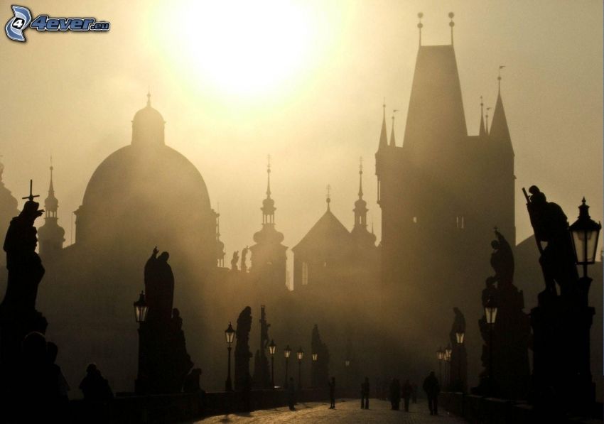 Karlsbron, Prag, Tjeckien, silhuett av stad, svag sol