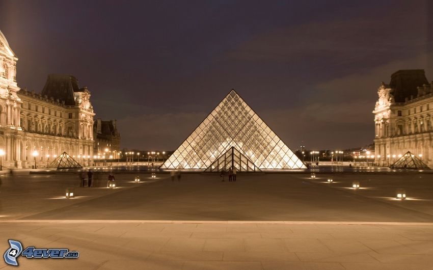 Louvre, pyramid