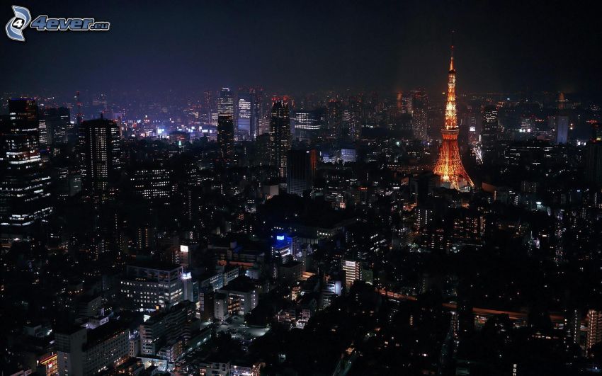Tokyo, nattstad, upplysta Eiffeltornet