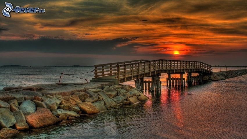 träbro, brygga, solnedgång över havet