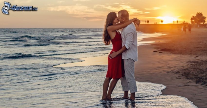 par vid hav, puss, solnedgång över strand, öppet hav