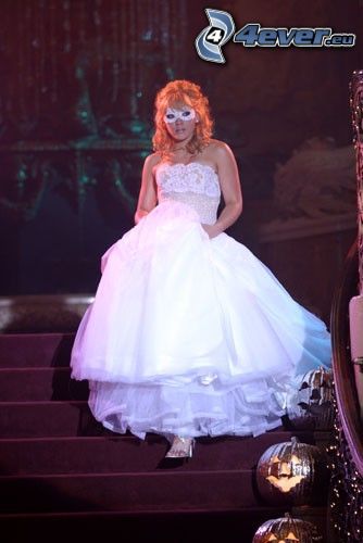 A Cinderella Story, bal, dans