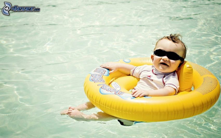 liten pojke, simring, solglasögon, vatten