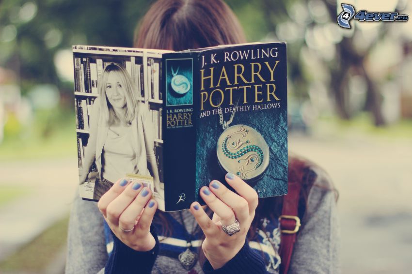 flicka med bok, Harry Potter