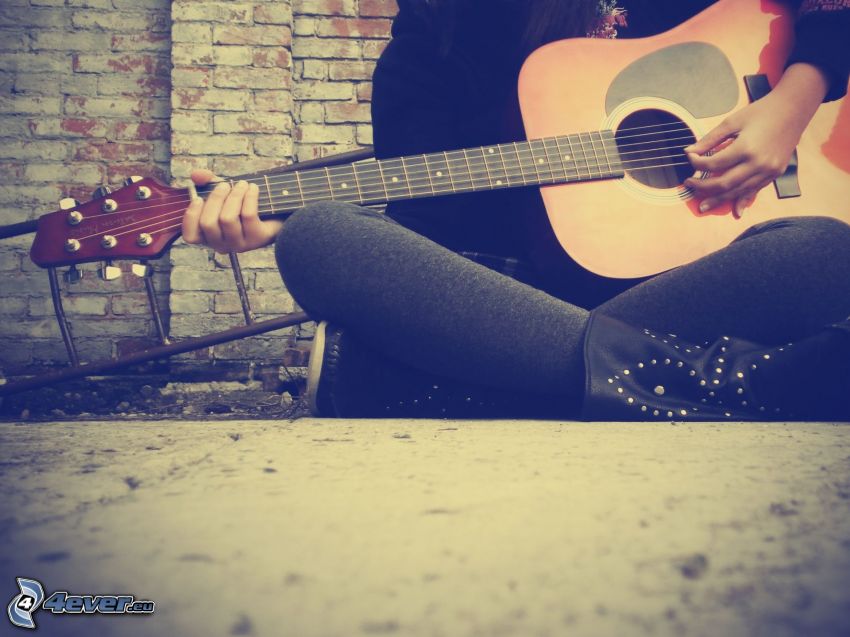 flicka med gitarr