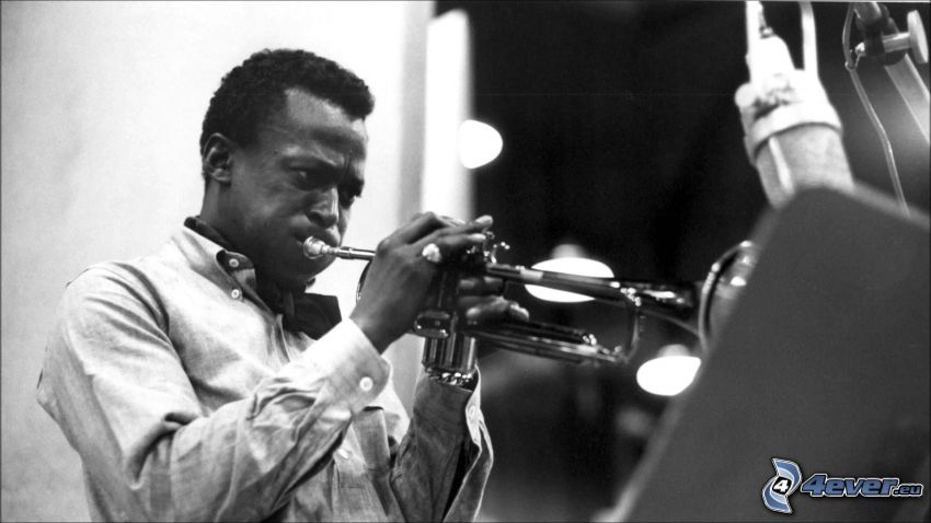 Miles Davis, trumpet, svartvitt foto