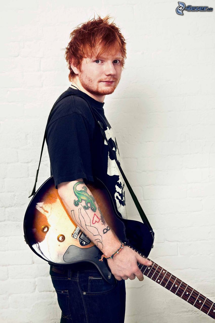 Ed Sheeran, man med gitarr, tatuering