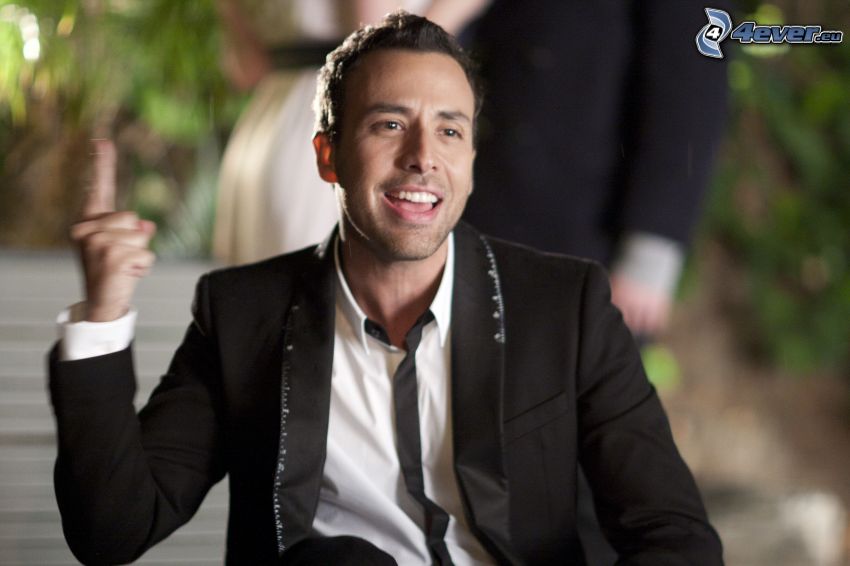 Howie Dorough, man i kostym