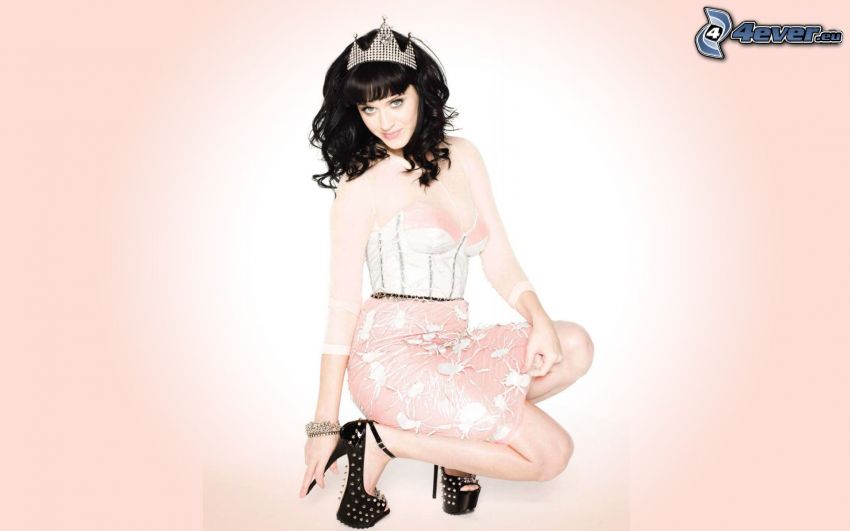 Katy Perry, svarta klackskor