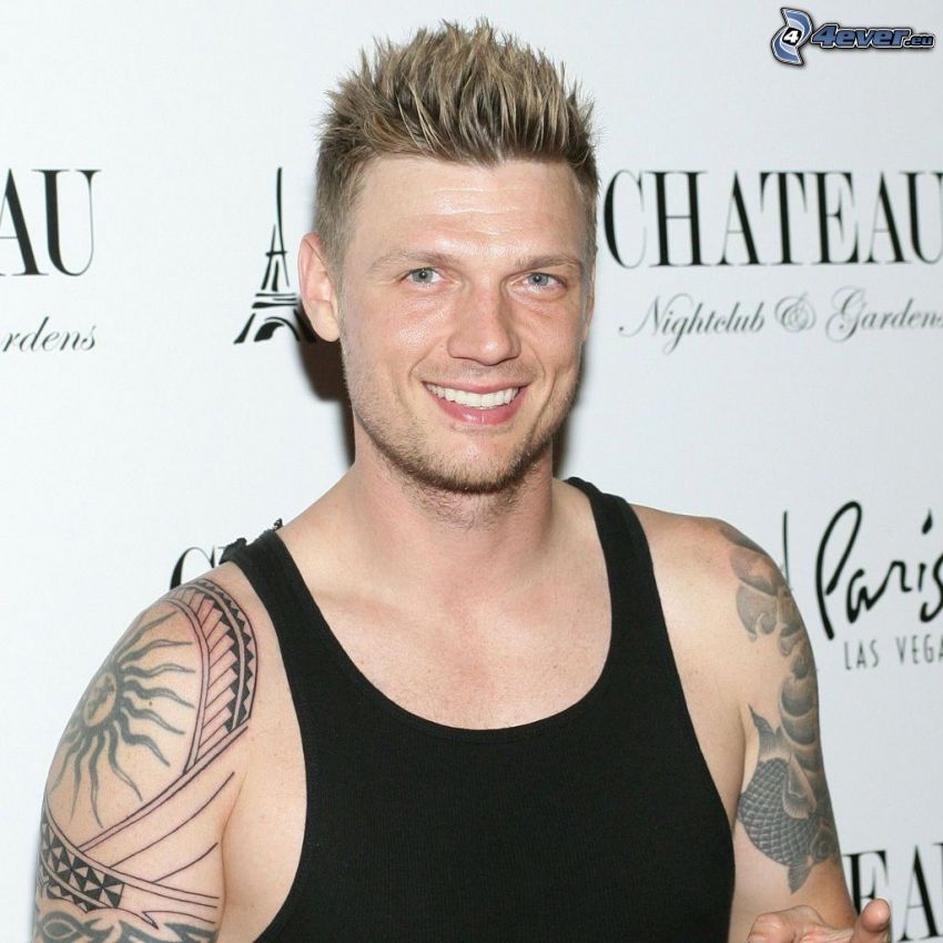 Nick Carter, leende, tatuering