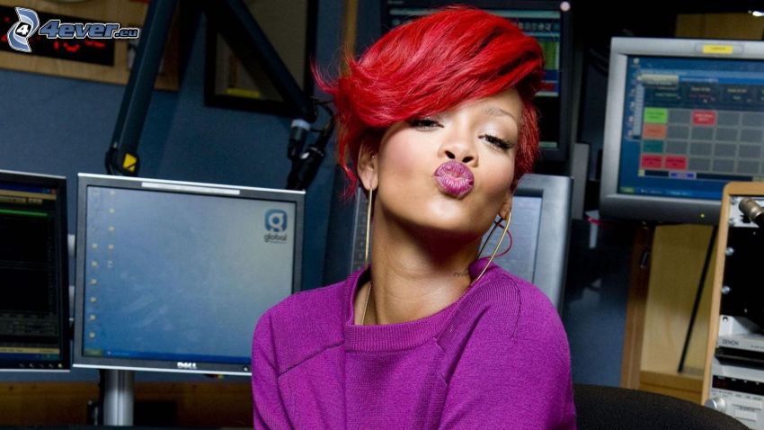 Rihanna, rött hår, puss, bildskärm