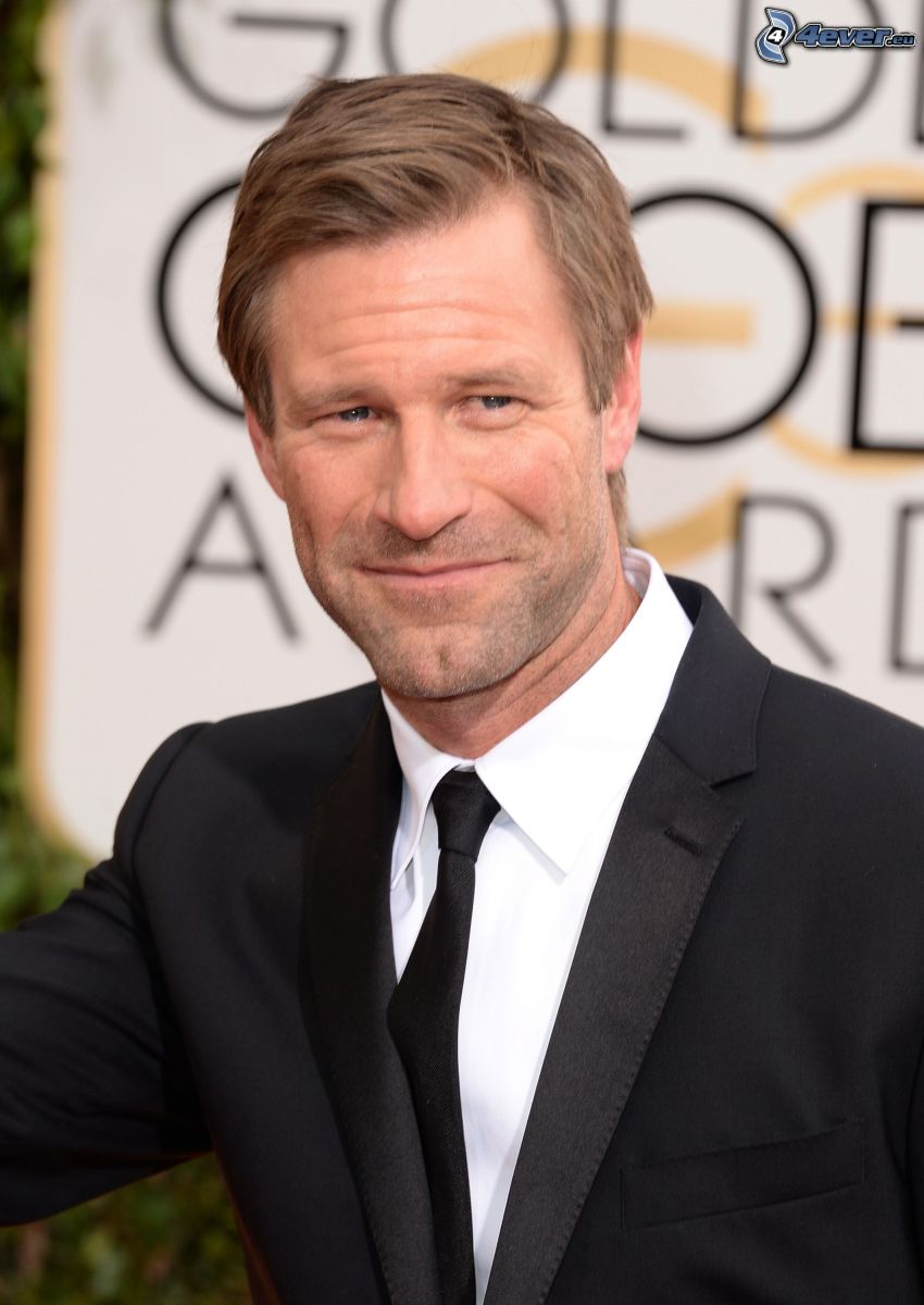 Aaron Eckhart, man i kostym