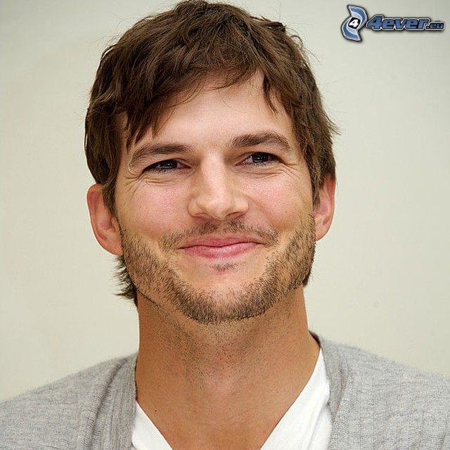 Ashton Kutcher, leende