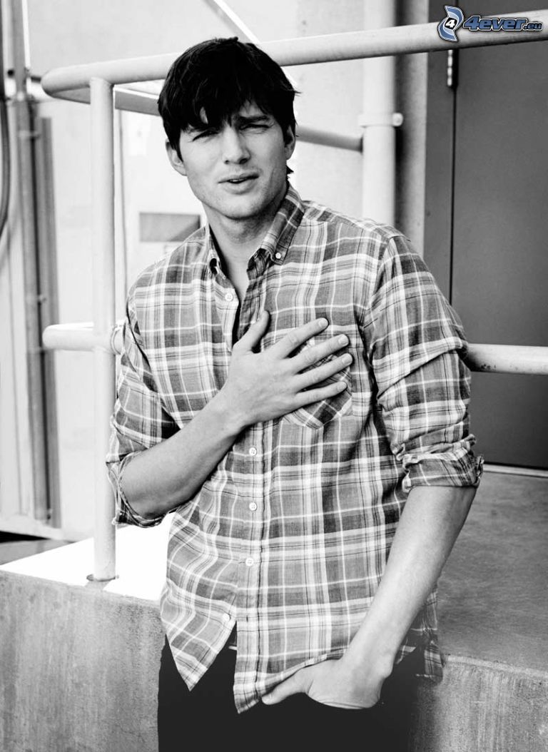 Ashton Kutcher, svartvitt foto