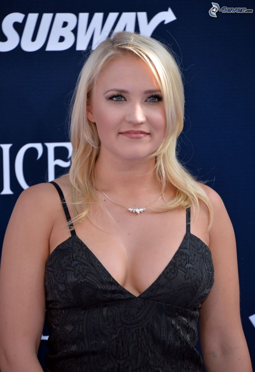 Emily Osment, svart klänning