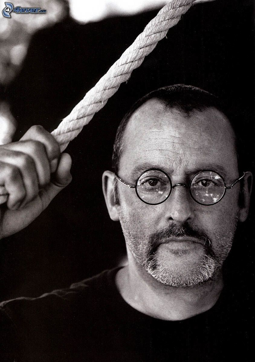 Jean Reno, man med glasögon, svartvitt foto, rep