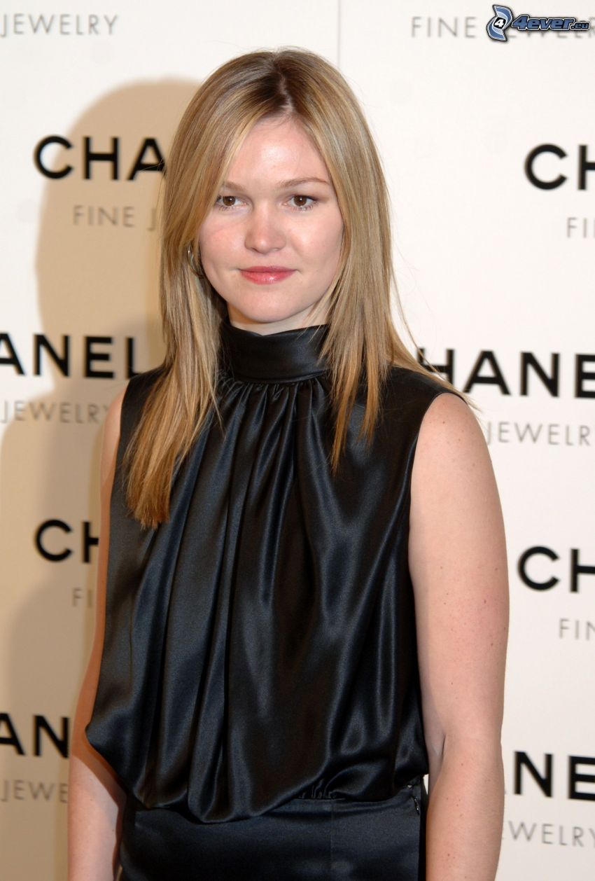 Julia Stiles