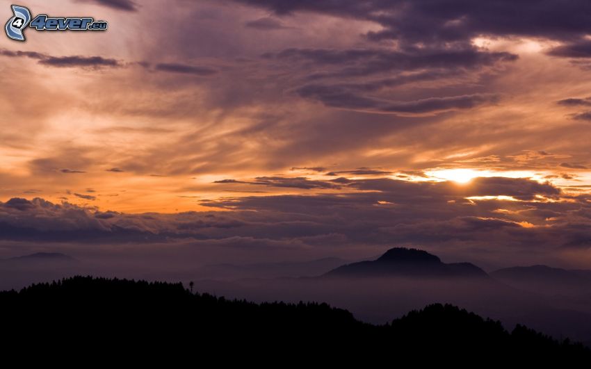 berg i molnen, solnedgång i moln