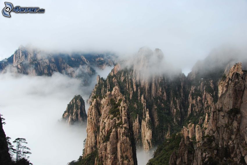 Huangshan, klippiga berg, moln