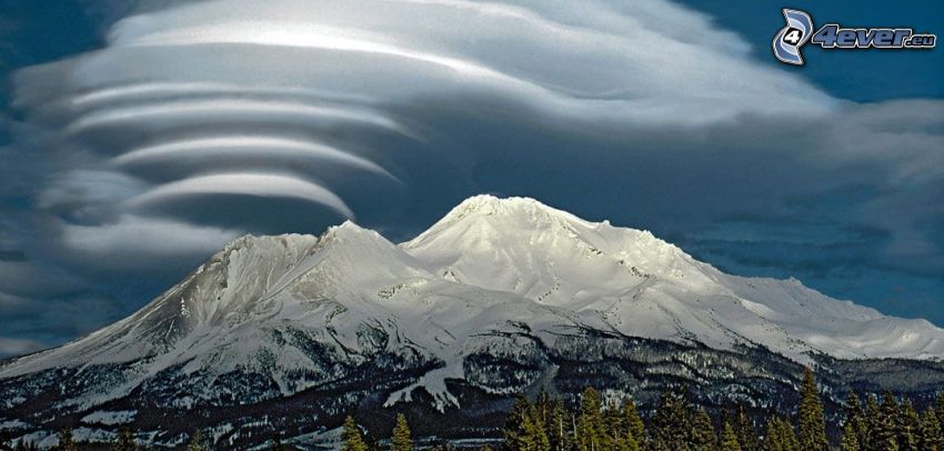 Mount Shasta, snöigt berg, moln