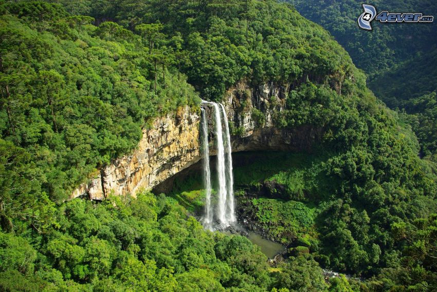 enormt vattenfall, grönska, klippor
