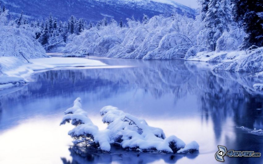 frusen flod, snöigt landskap