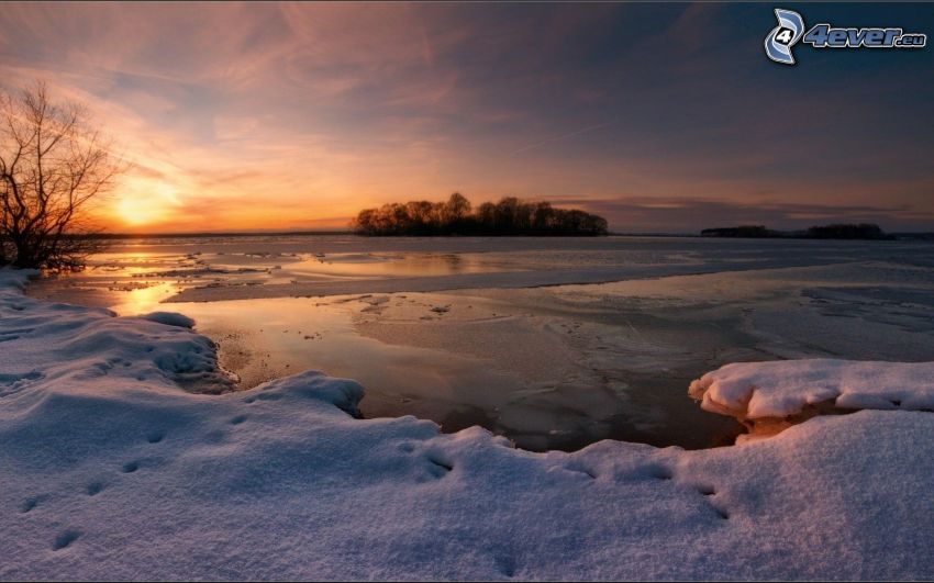 frusen sjö, kvällshimmel, snö