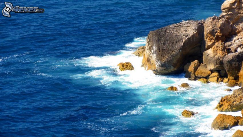 klippor i havet