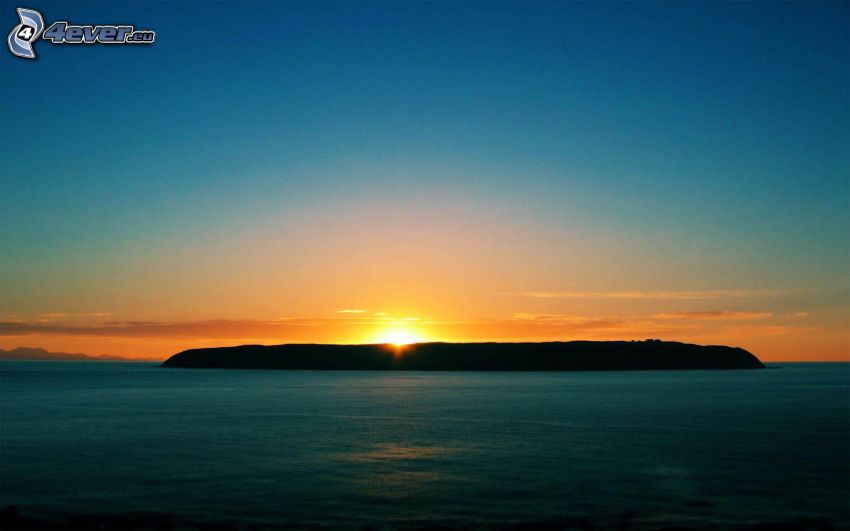 solnedgång bakom ö, hav