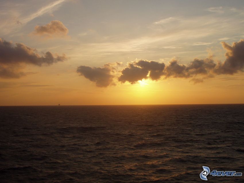 solnedgång över hav