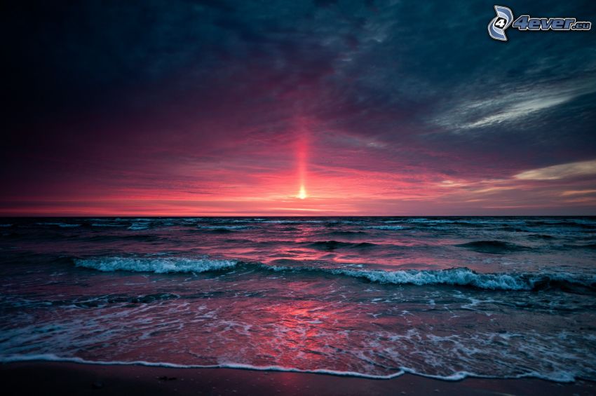 solnedgång vid havet