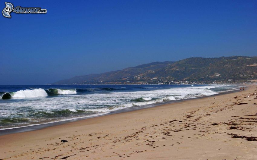 Zuma Beach, Kalifornien, USA, sandstrand, vågor vid kusten, hav, kullar