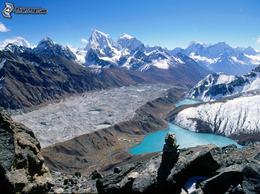 snöklädda berg, sjö, Nepal