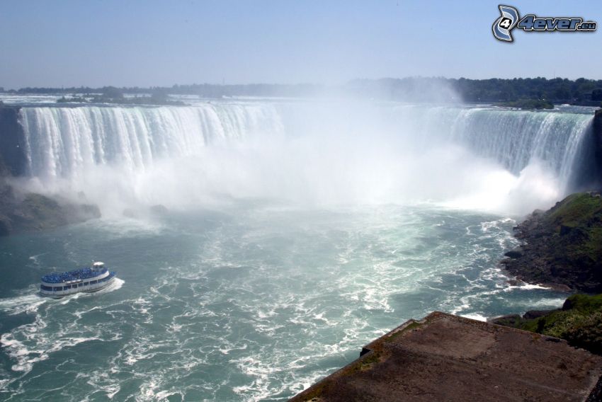 Niagaras vattenfall, turistbåt