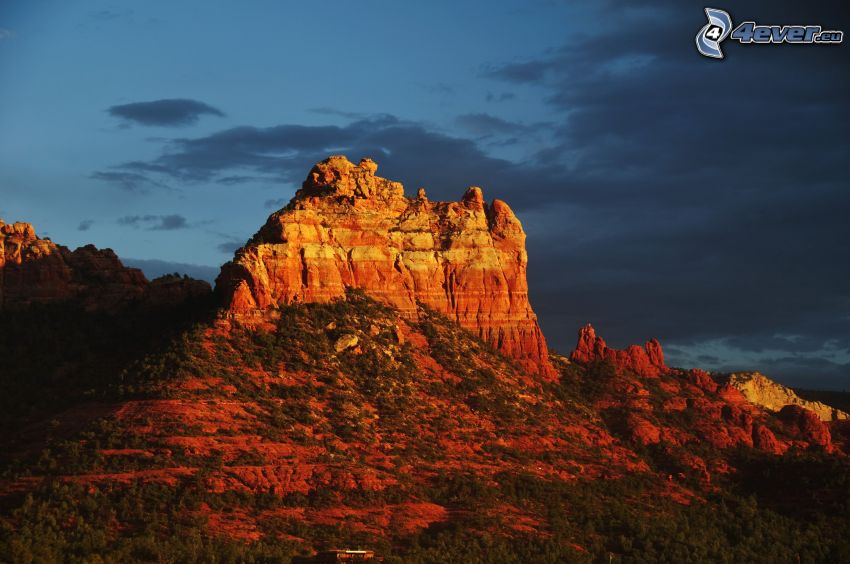 Sedona - Arizona, klippor, kväll, mörka moln