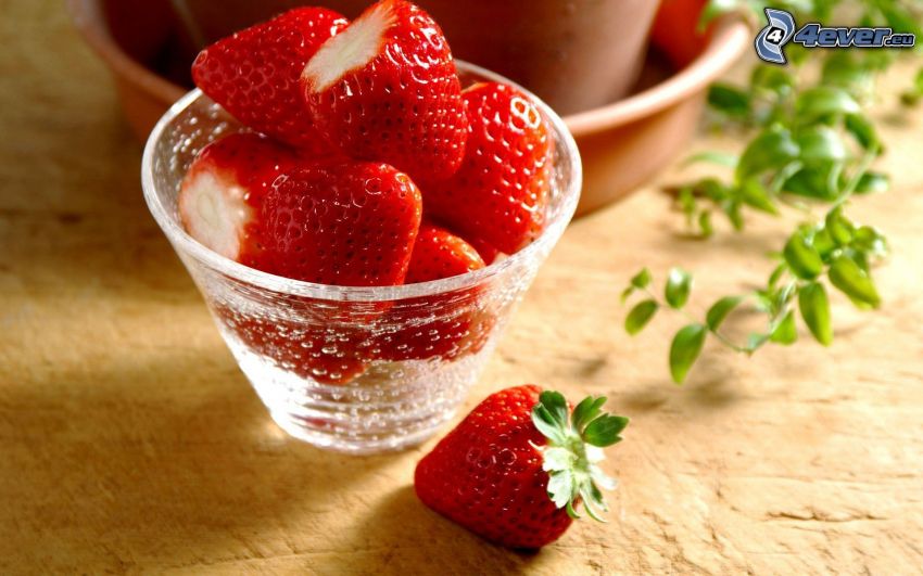 glas med jordgubbar