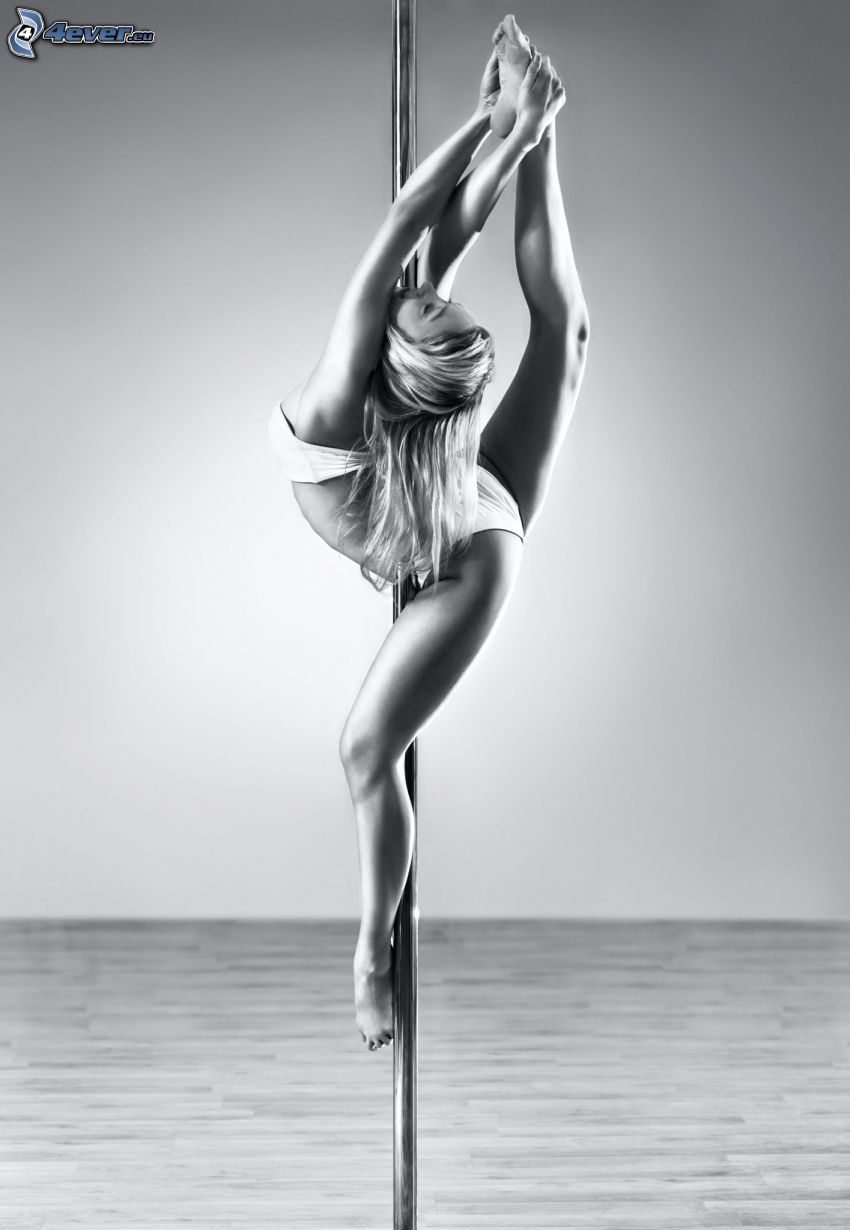 pole dance, svartvitt foto