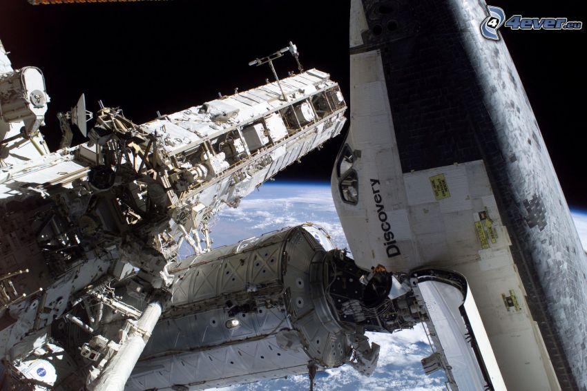 Internationella rymdstationen ISS, rymdfärjan Discovery