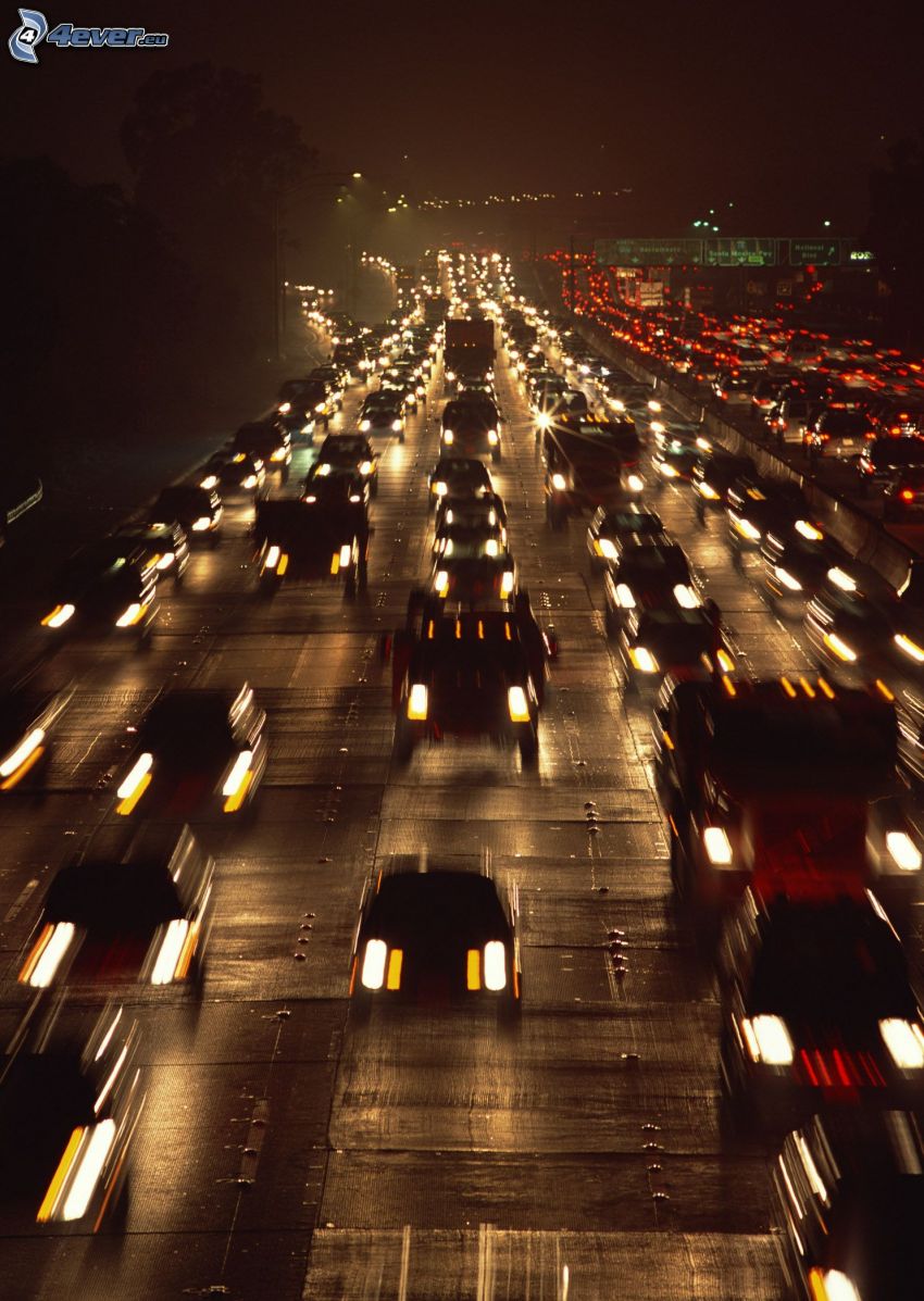 motorväg på natten, trafikstockning