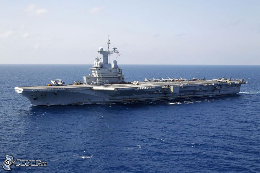 R91 Charles de Gaulle, hangarfartyg, öppet hav