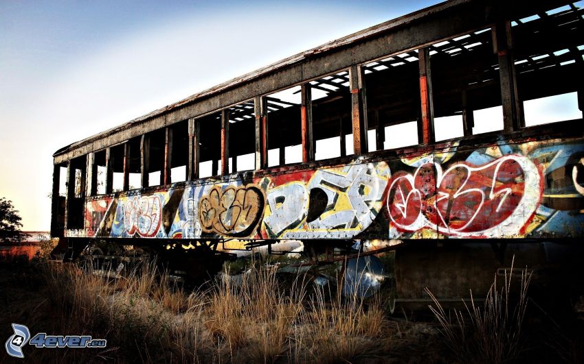 gammal tågvagn, graffiti på vagn