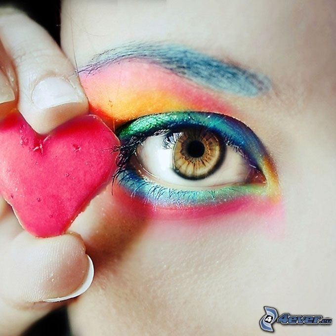 ojo colorido, corazón